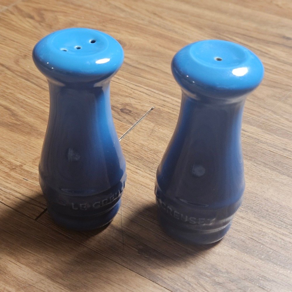 LE CREUSET Marseille Salt & Pepper Shaker Set Blue